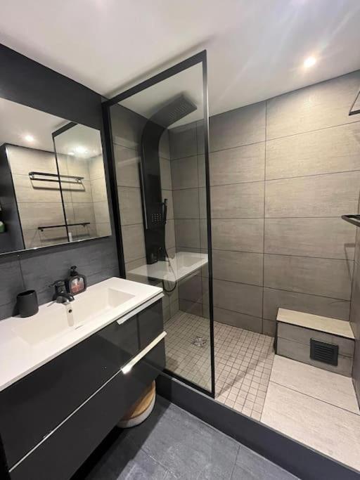 Porte De Paris Standing Apartment *